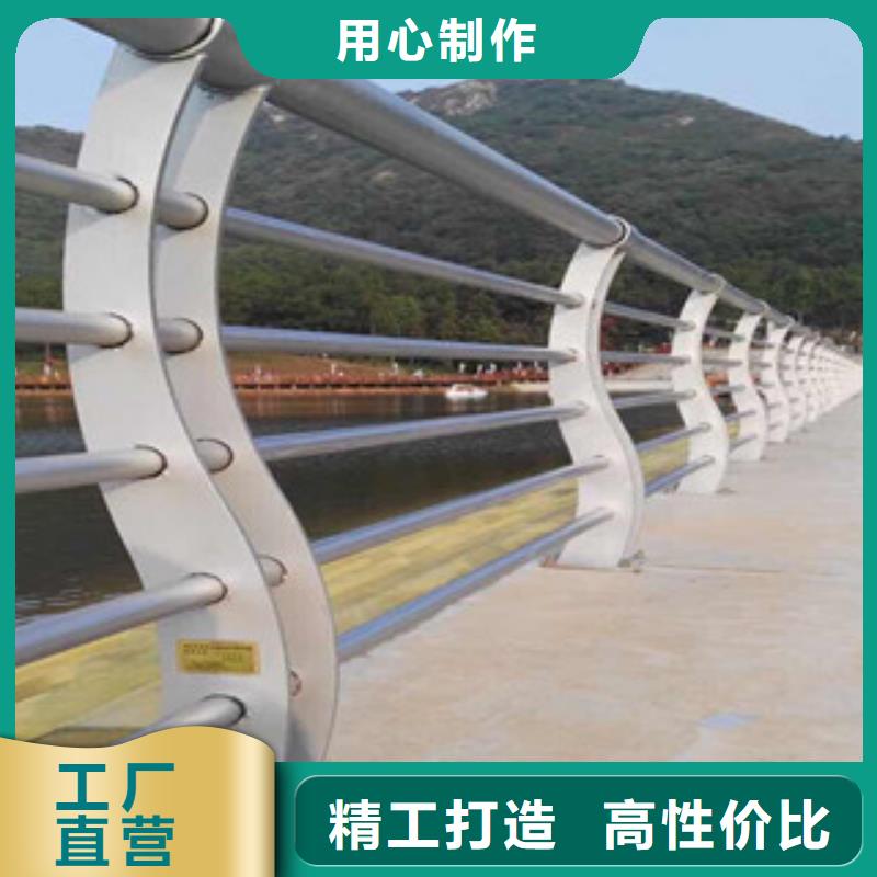 景观木纹护栏-国道抗冲击围栏产品实拍