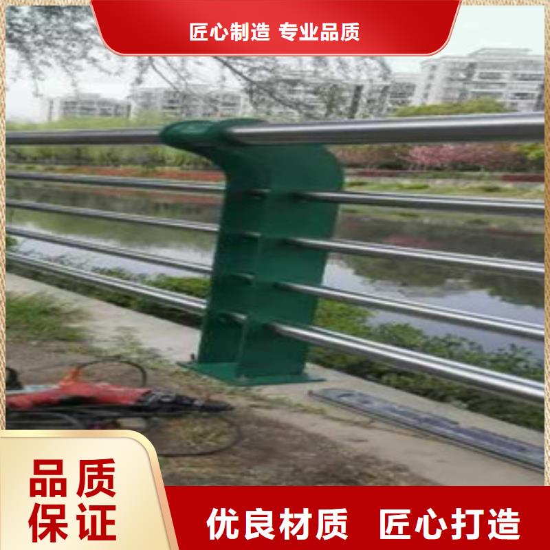 景观木纹护栏-国道抗冲击围栏产品实拍