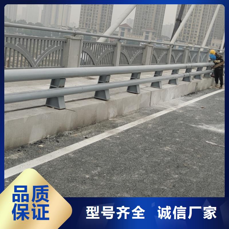 氟碳漆喷塑防撞护栏选材优良