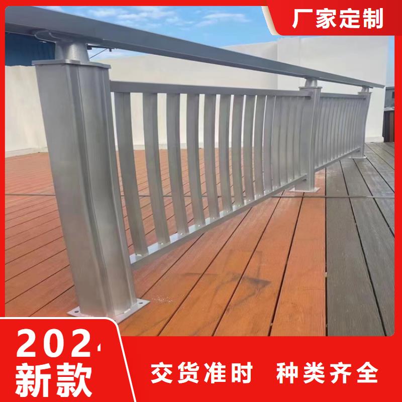 Q345B道路防撞护栏色彩鲜亮防腐性好
