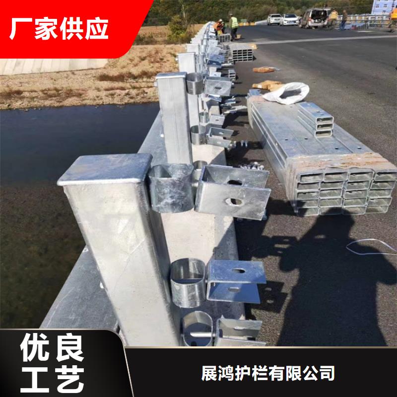 蓝色钢板穿孔立柱寿命长久产品环保无污染