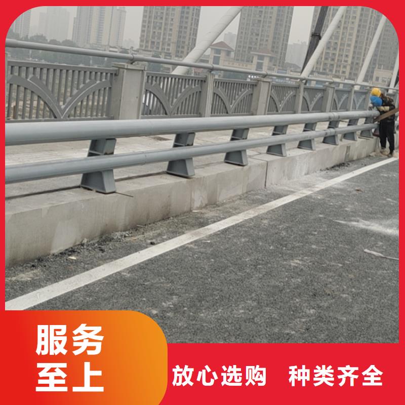蓝色钢板穿孔立柱寿命长久产品环保无污染