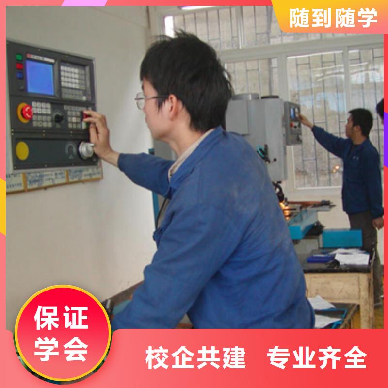 数控培训_虎振厨师学校学真本领