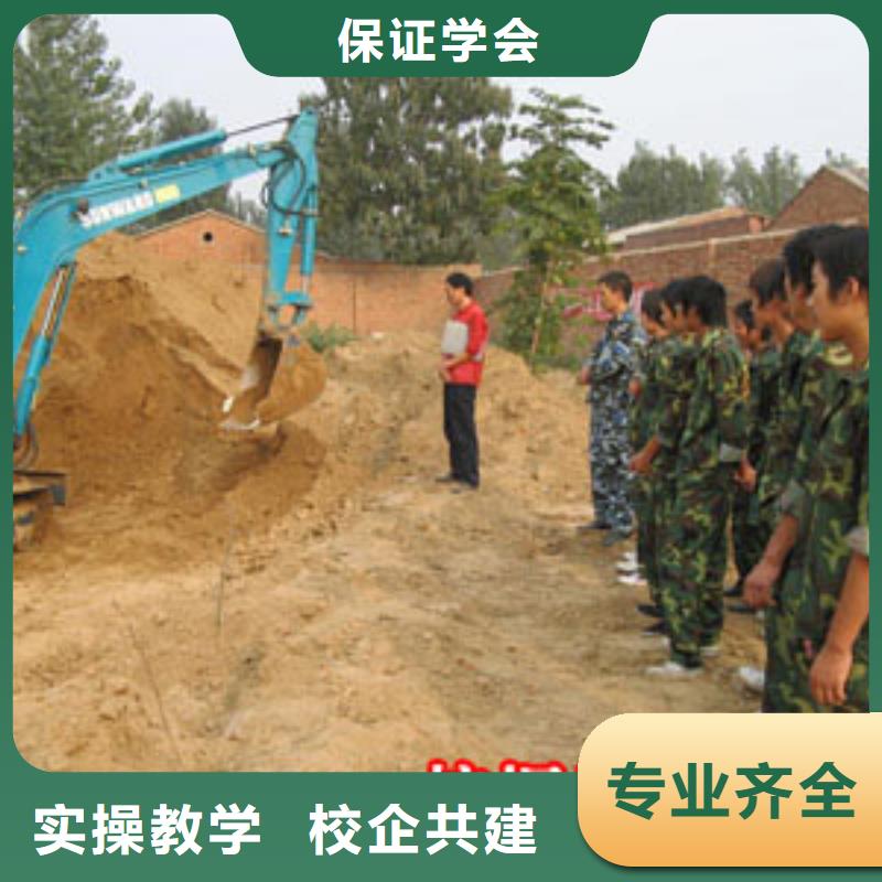 挖掘机培训挖掘机培训学校报名优惠