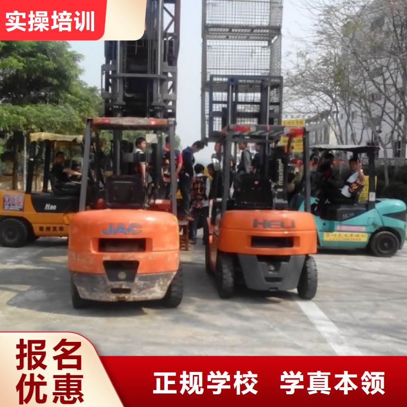 【叉车培训课程】塔吊培训学校就业不担心
