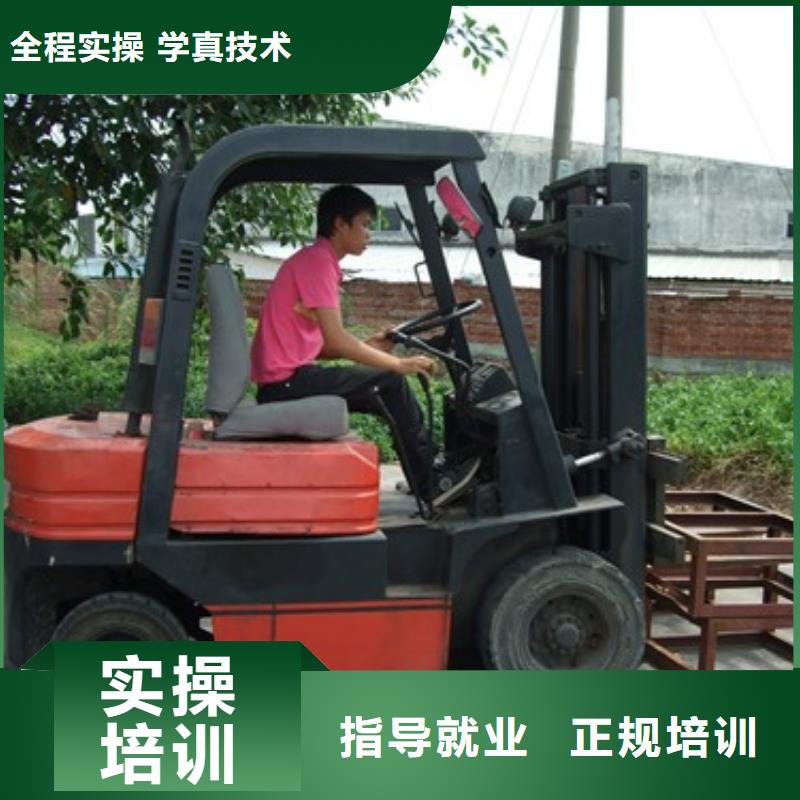 【叉车培训课程】塔吊培训学校就业不担心