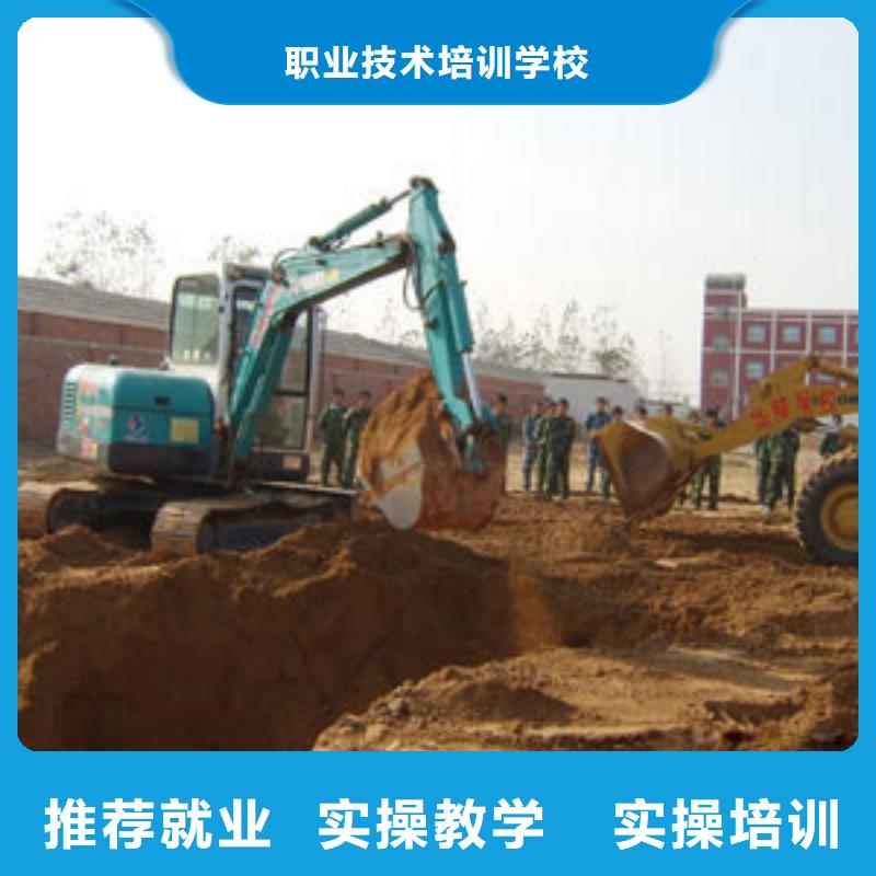 【挖掘机操作】_厨师学校校企共建