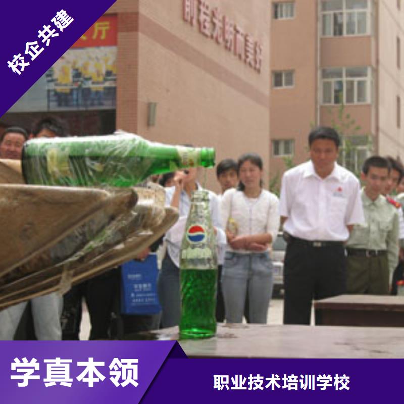 【挖掘机操作】_厨师学校校企共建