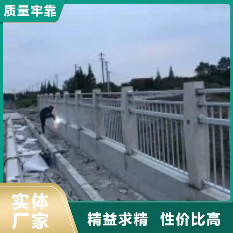 防撞护栏镀锌喷塑防撞栏规格齐全实力厂家