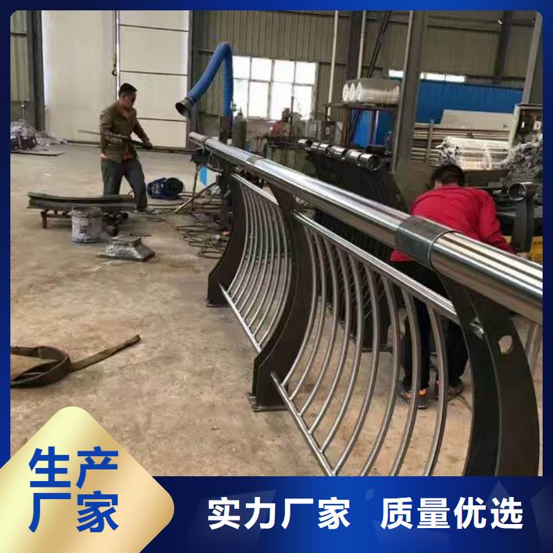 护栏国道抗冲击围栏海量现货直销