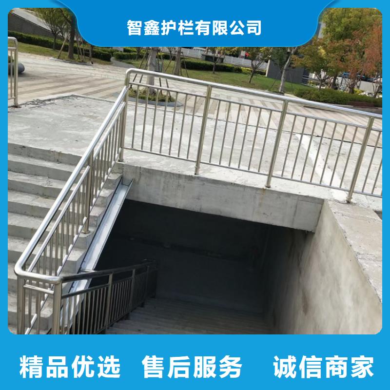 天桥不锈钢隔离防撞护栏加工定制