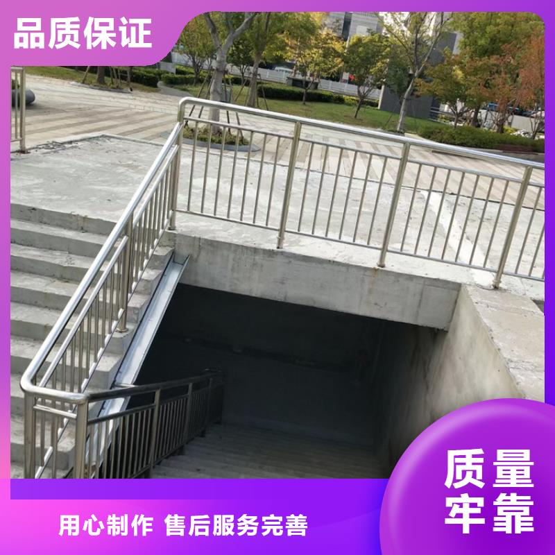 桥梁防撞不锈钢仿木隔离防撞栏杆品种齐全