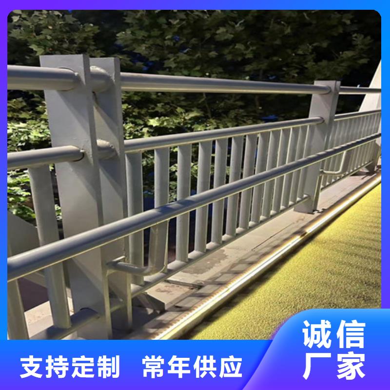 不锈钢碳素钢复合管护栏-市政道路防护栏工程施工案例