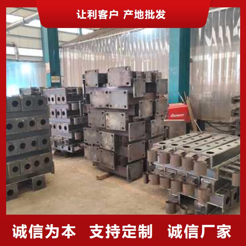 不锈钢碳素钢复合管护栏-市政道路防护栏工程施工案例