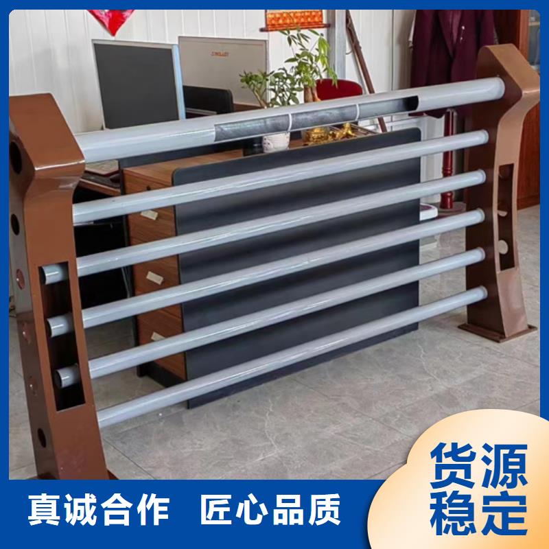 如何选择镀锌防撞护栏本地厂家