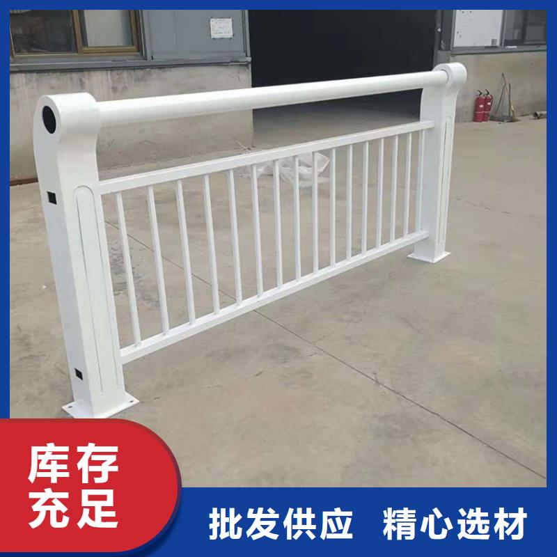 河道护栏钢背木护栏生产经验丰富