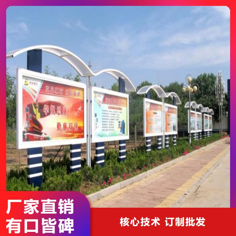 太阳能发光宣传栏灯箱来厂考察