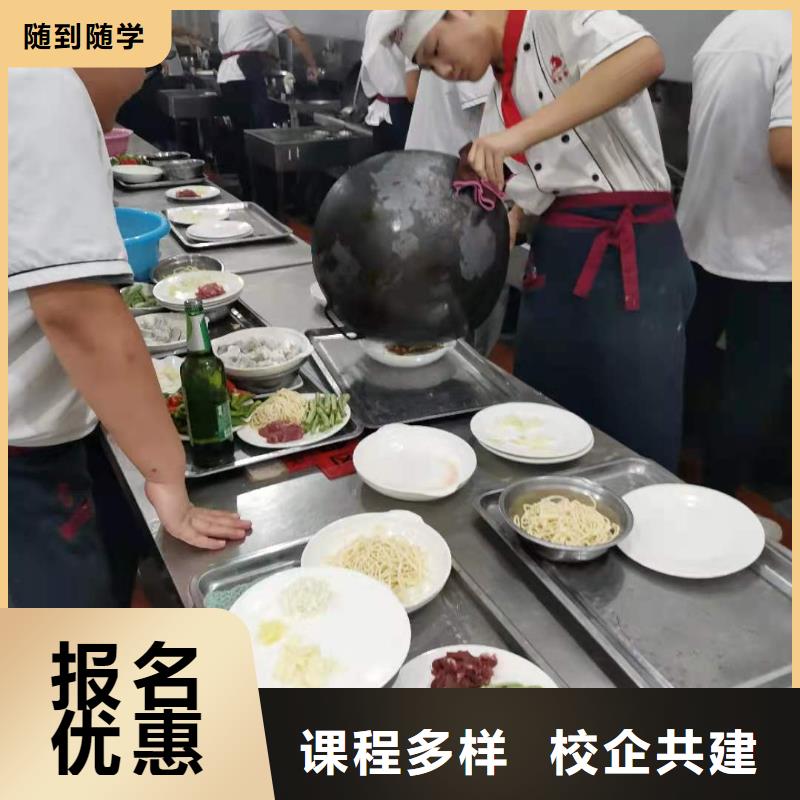 烹饪培训学校虎振挖掘机实操教学