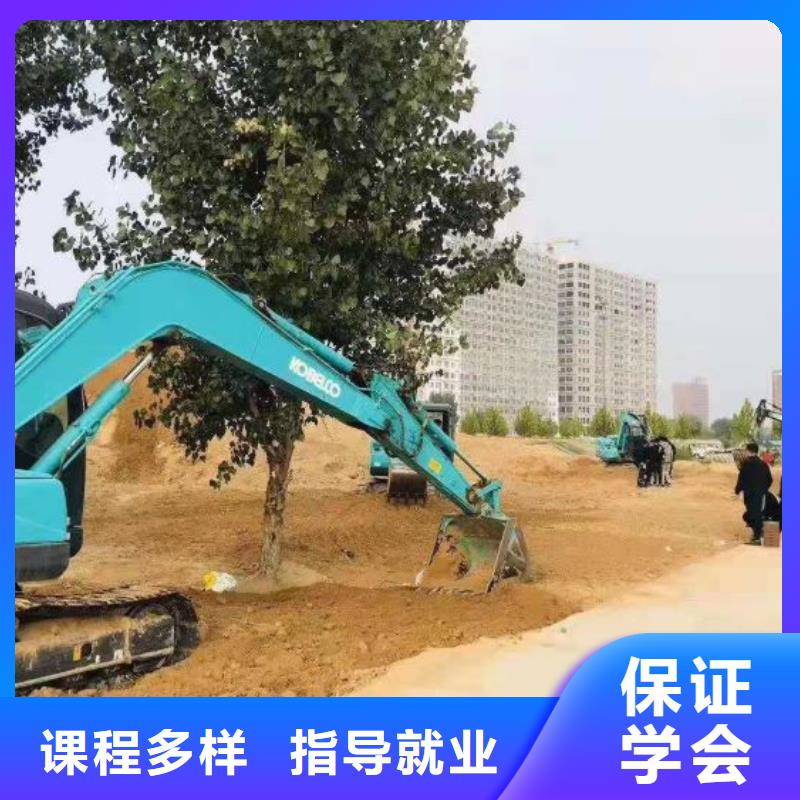 钩机培训学校哪个学校能学厨师烹饪实操教学