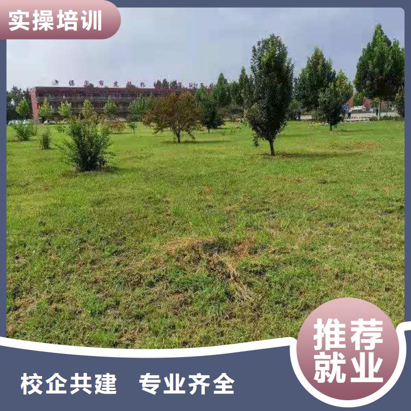 钩机培训学校哪个学校能学厨师烹饪实操教学