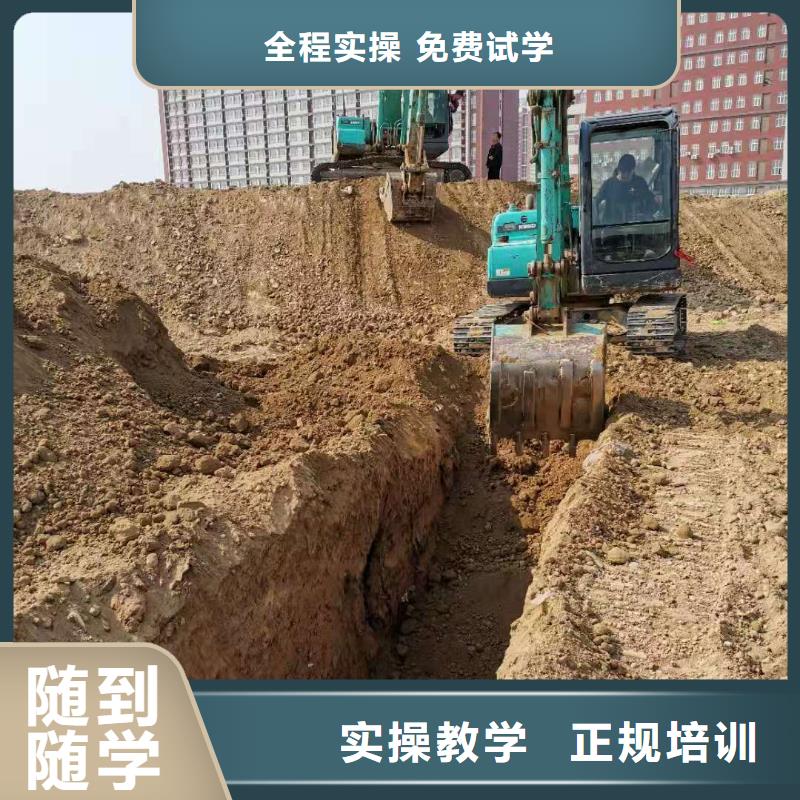 钩机培训学校哪个学校能学厨师烹饪理论+实操