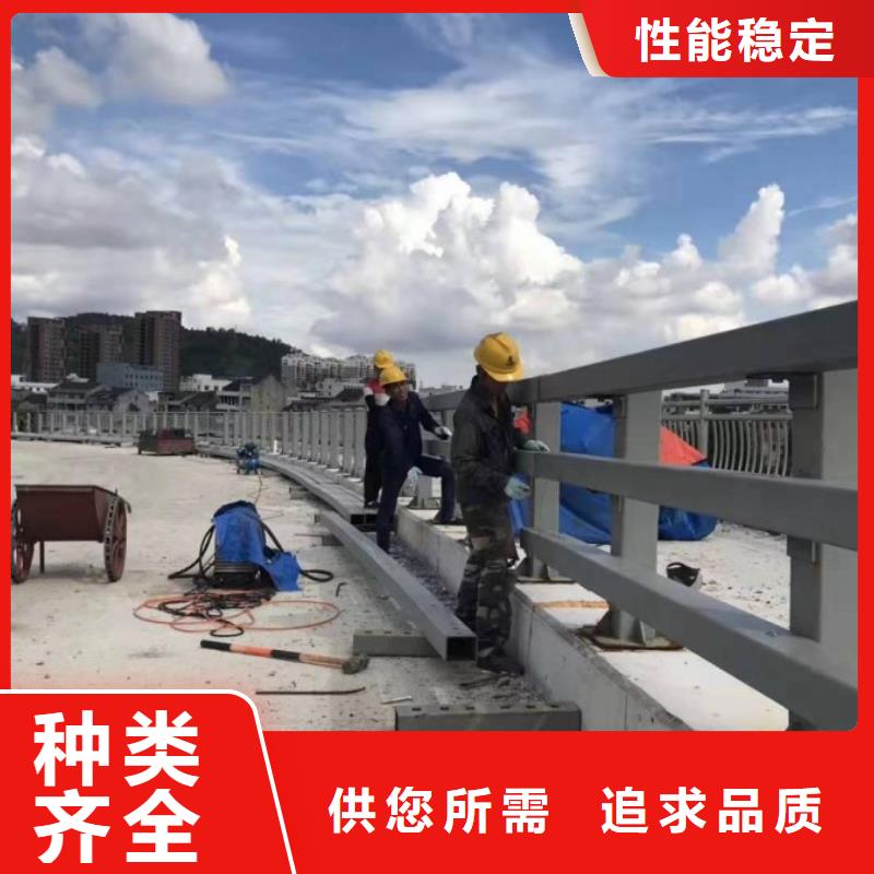 防撞护栏,【高速开口栏网】严格把控质量