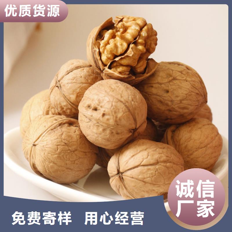 核桃苗油蟠桃树苗低价货源