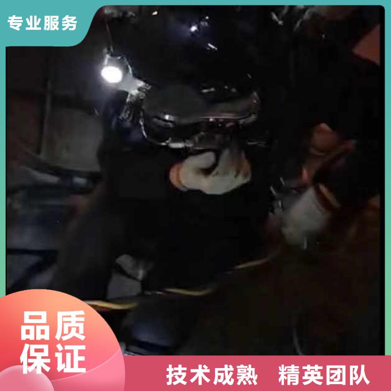 水下作业潜水员服务水下爆破团队