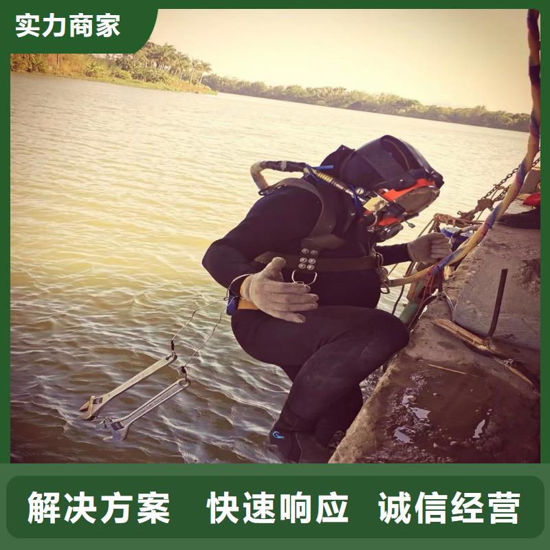 水中救援打捞中心身边的打捞队
