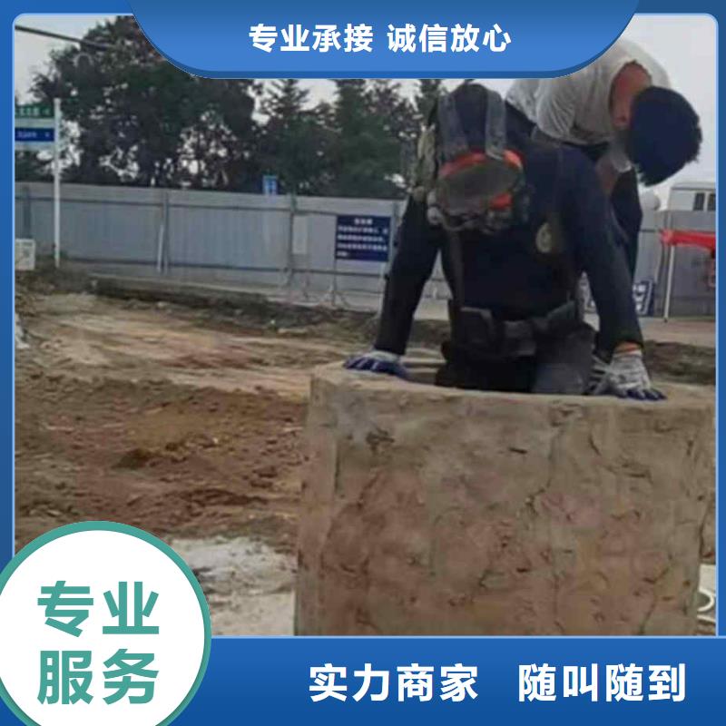 潜水员服务水下救援机器人随叫随到