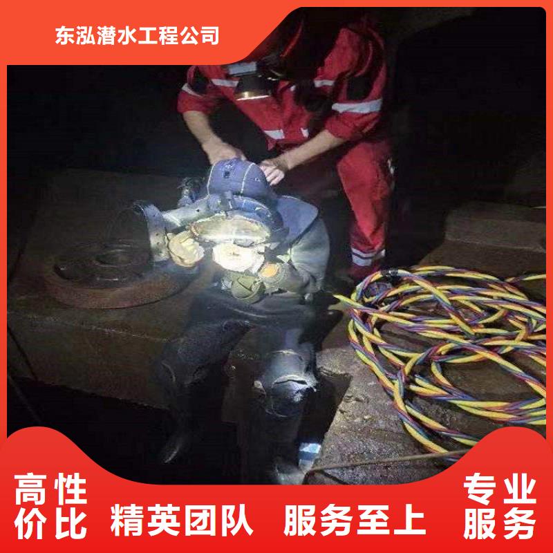 潜水员在污水管道中砌墙品质可靠