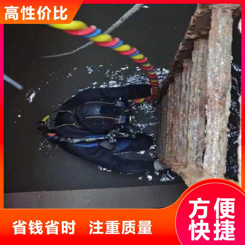 潜水员水下清污工程团队