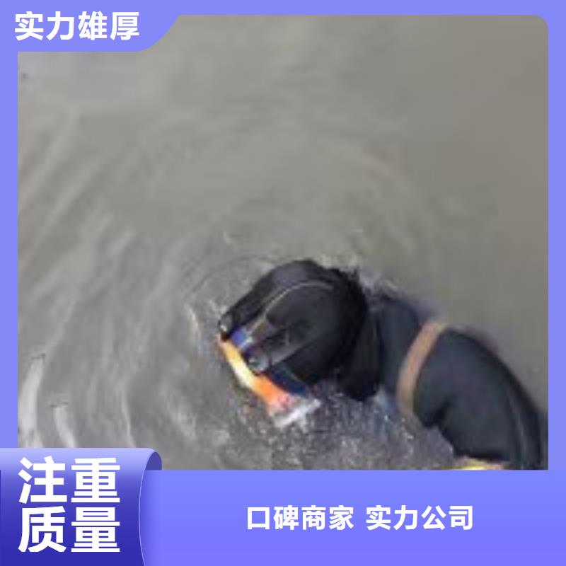 潜水员在污水管道中砌墙品质可靠