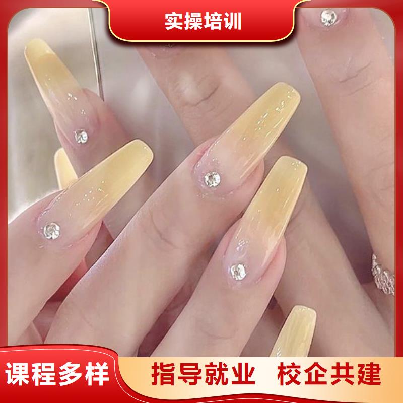 美甲_美容美发学校学真本领