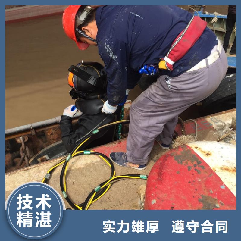 潜水员水下作业队伍
