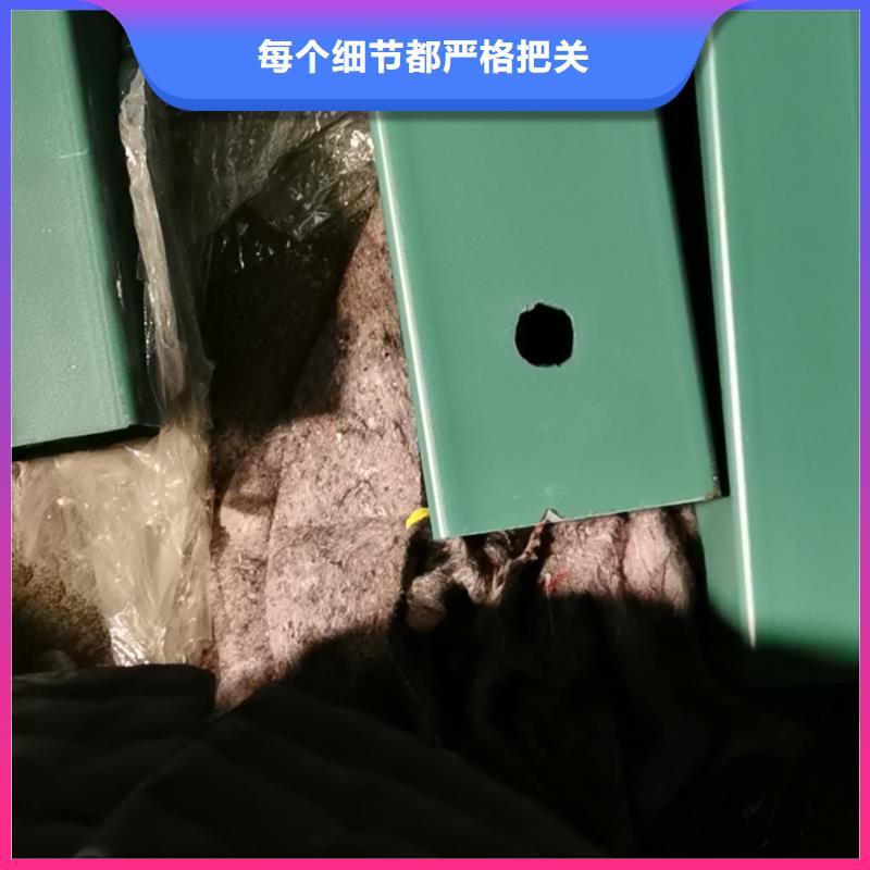 城镇不锈钢候车亭来厂考察